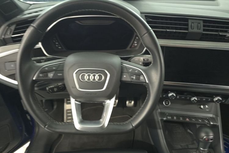 Audi Q3 2023 car image #11