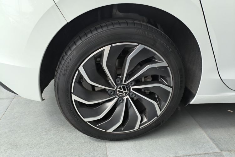 Volkswagen Golf 2023 car image #10