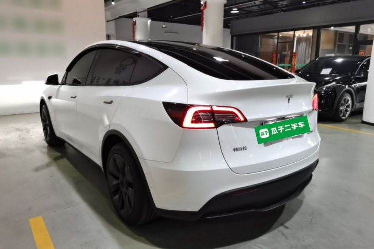 Tesla Model Y 2024 #5 Tesla Model Y 2024 car image #5