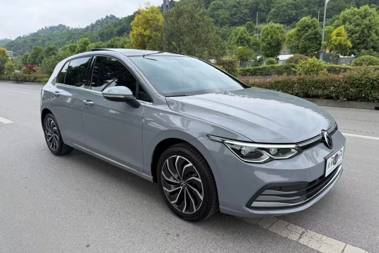 Volkswagen Golf 2023 car image #6