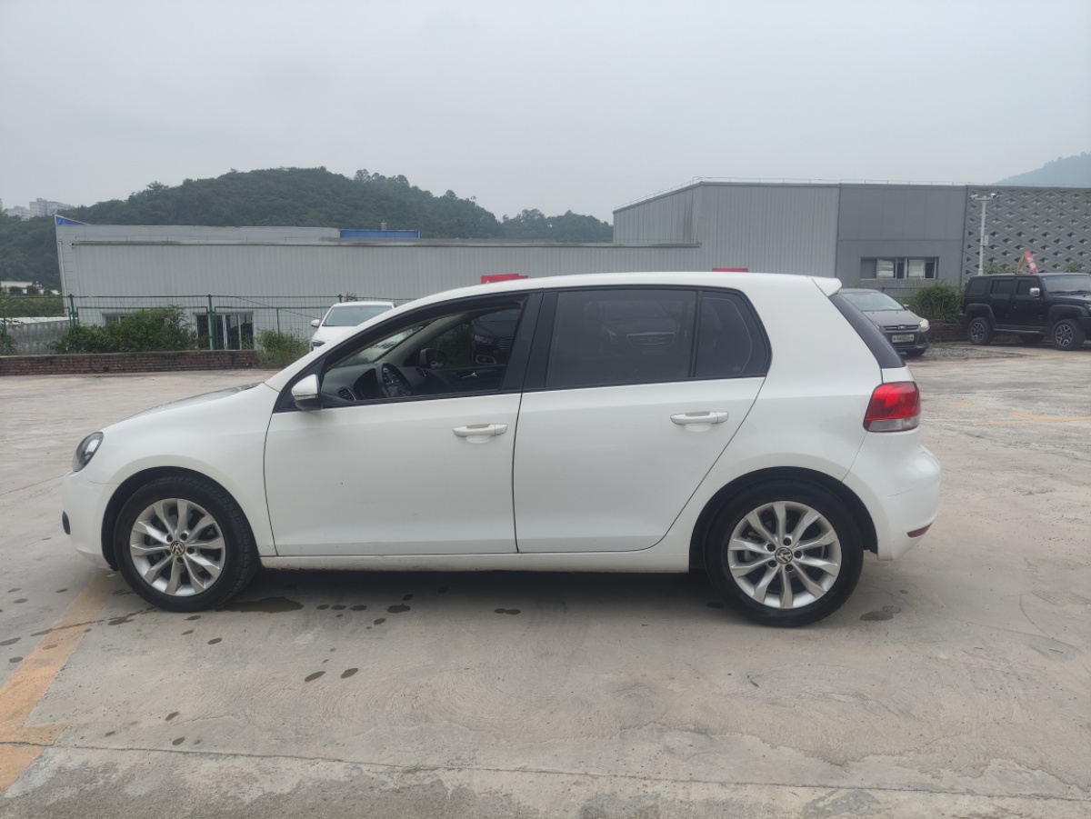 Volkswagen Golf 2014 car image #8