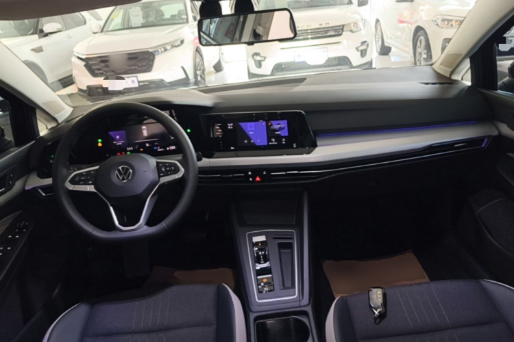 Volkswagen Golf 2023 car image #10