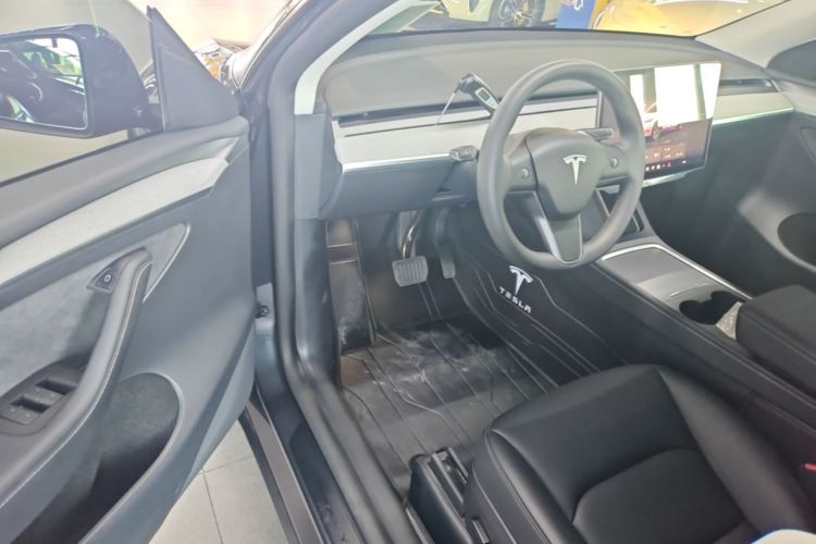 Tesla Model Y 2024 #16 Tesla Model Y 2024 car image #16
