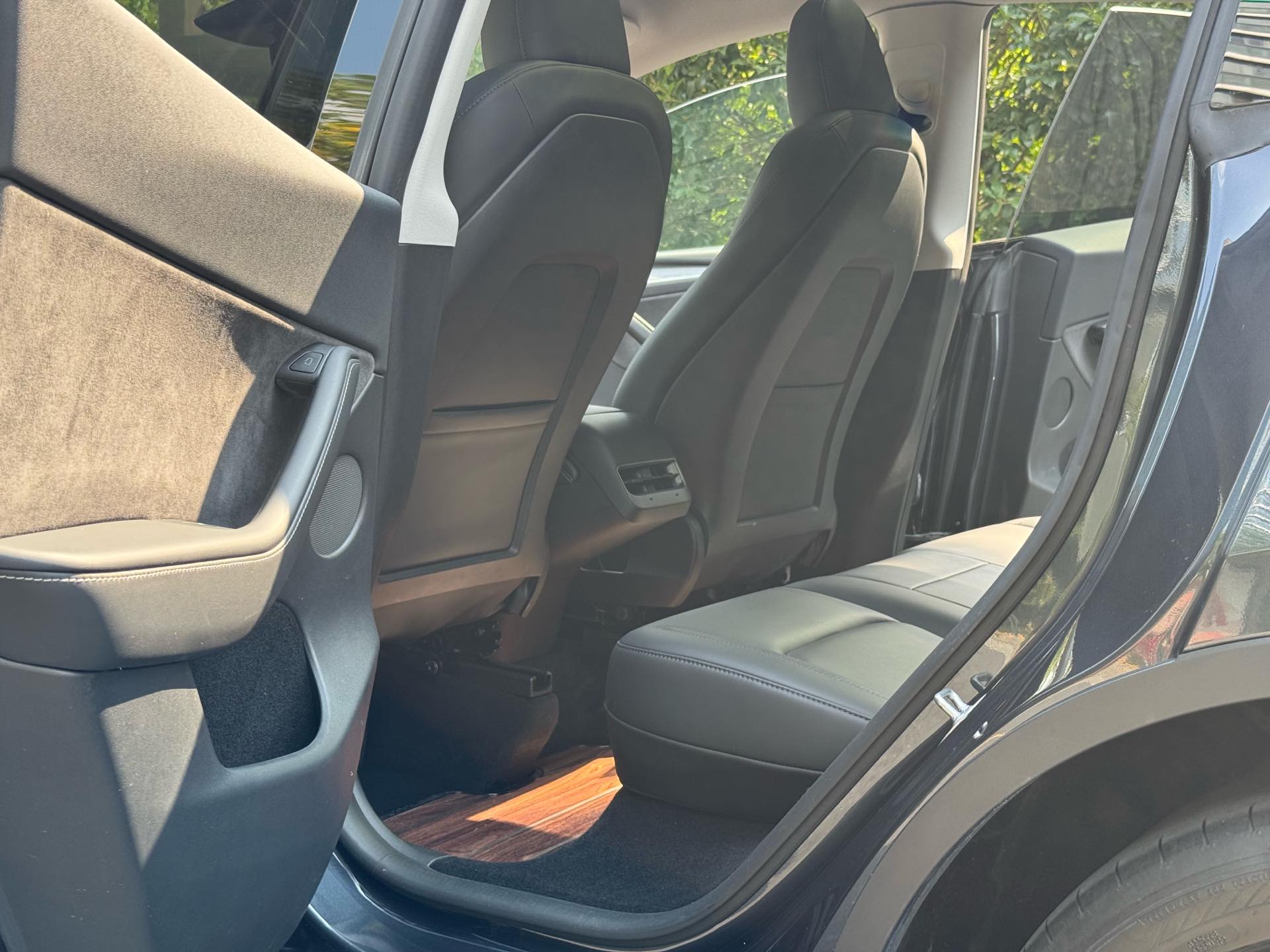 Tesla Model Y 2024 #9 Tesla Model Y 2024 صورة سيارة #9