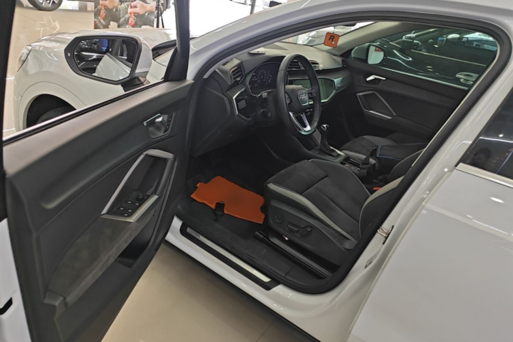 Audi Q3 2019 #12 Audi Q3 2019 car image #12