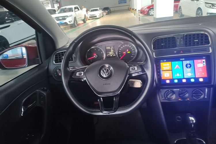 Volkswagen Polo 2016 car image #11