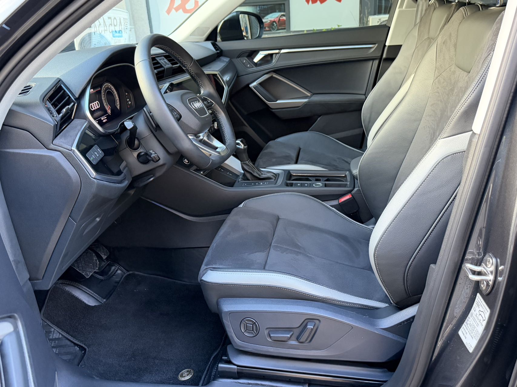Audi Q3 2022 car image #7