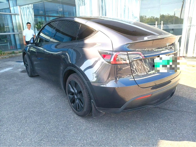 Tesla Model Y 2024 #7 Tesla Model Y 2024 car image #7