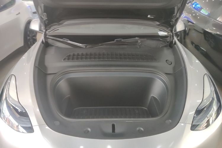 Tesla Model Y 2023 car image #20