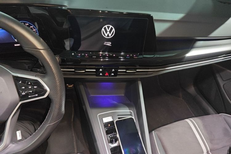 Volkswagen Golf 2023 car image #13