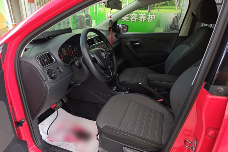Volkswagen Polo 2015 car image #15