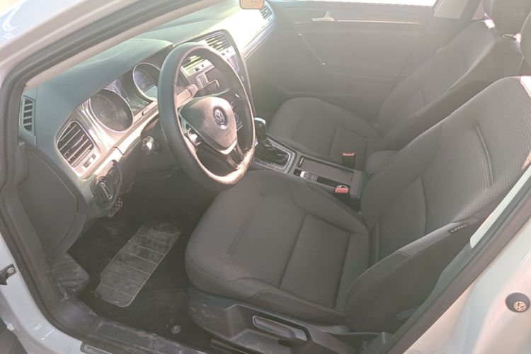 Volkswagen Golf 2017 car image #12