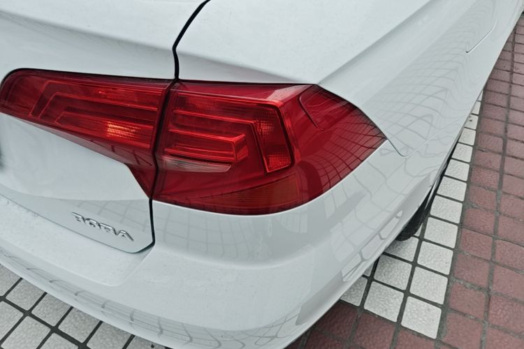 Volkswagen Bora 2017 car image #8