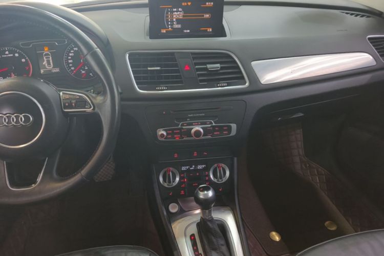 Audi Q3 2016 car image #13