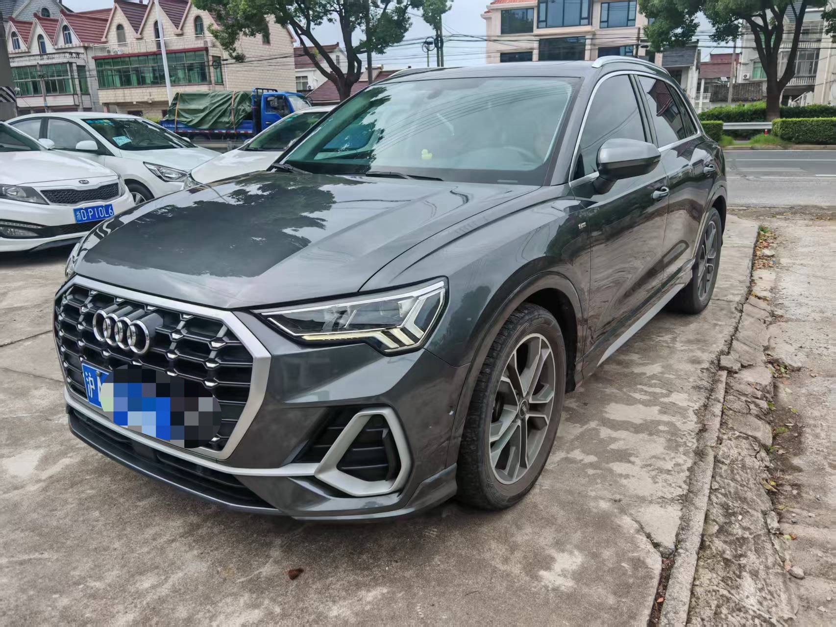 Audi Q3 2023 car image 