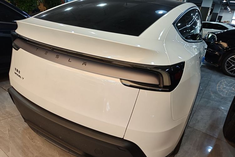 Tesla Model Y 2026 #7 Tesla Model Y 2026 immagine di auto #7