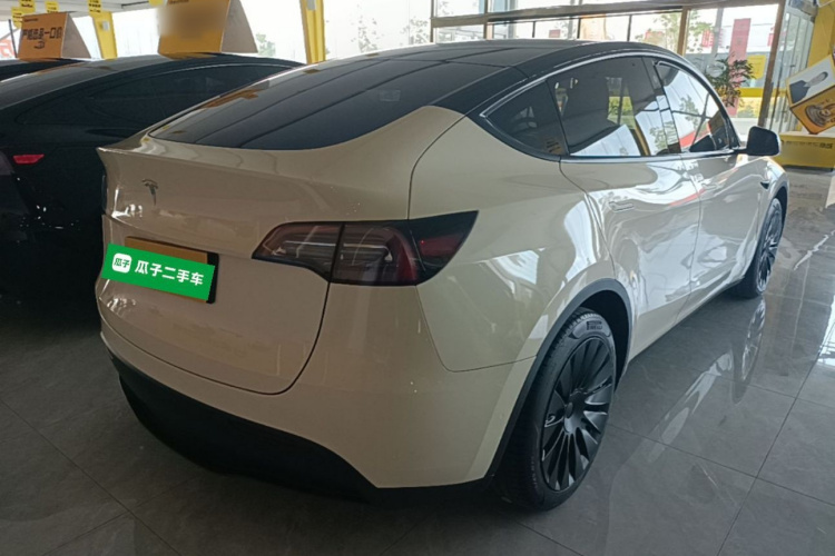 Tesla Model Y 2023 #5 Tesla Model Y 2023 car image #5