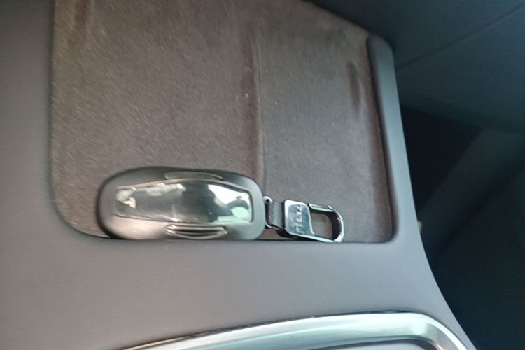 Tesla Model Y 2023 immagine di auto #9