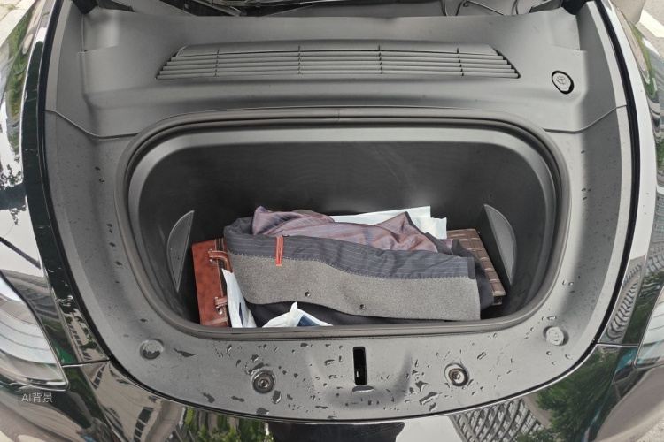 Tesla Model Y 2023 car image #22