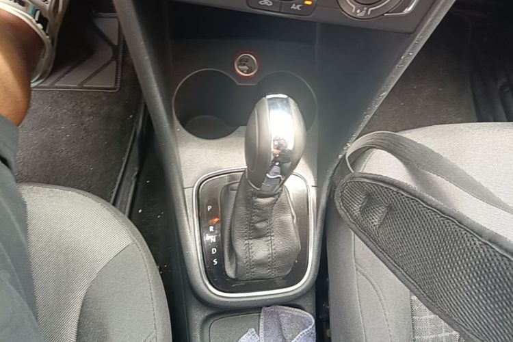 Volkswagen Polo 2017 car image #14