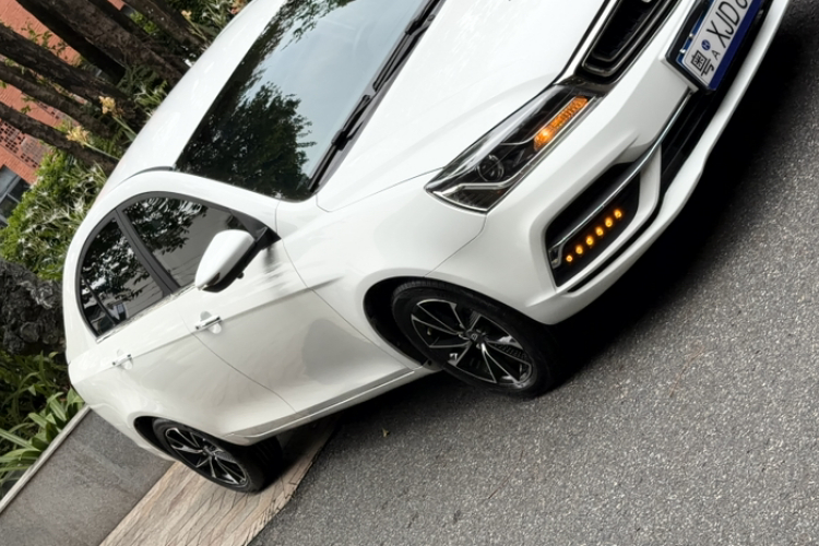 GEELY Emgrand 2019 #6 GEELY Emgrand 2019 car image #6