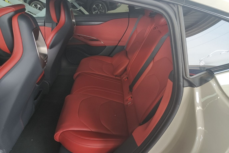 MI SU7 2024 car image #17
