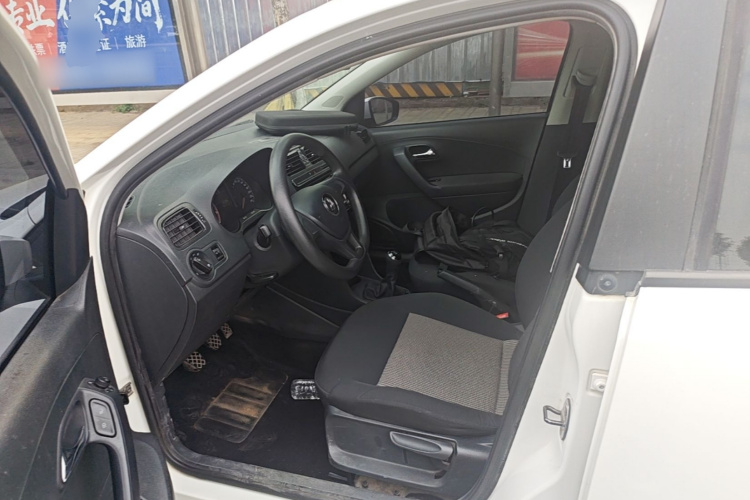 Volkswagen Polo 2017 car image #15