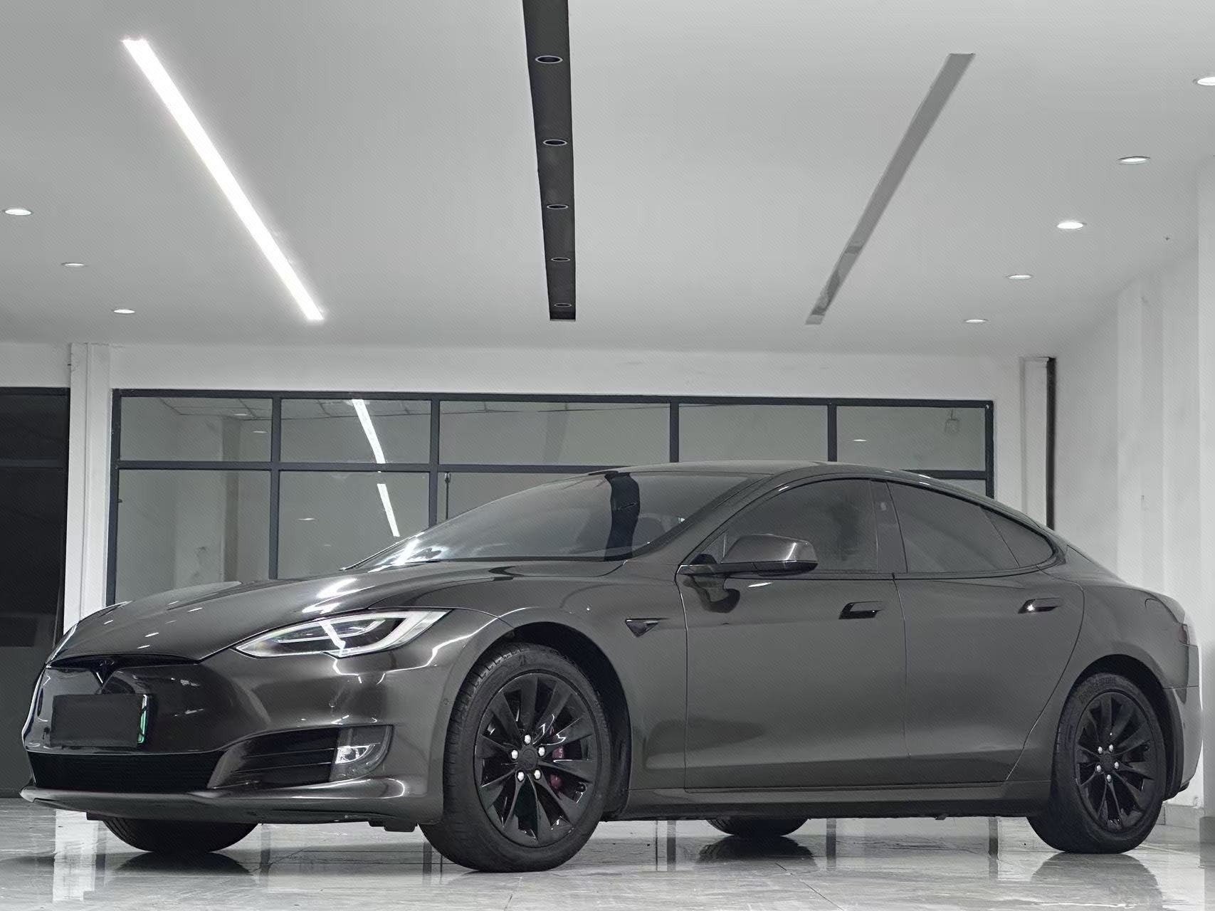 Tesla Model S 2019 car image 