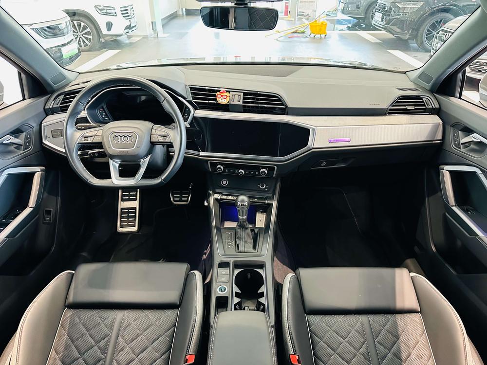 Audi Q3 2025 immagine di auto #7