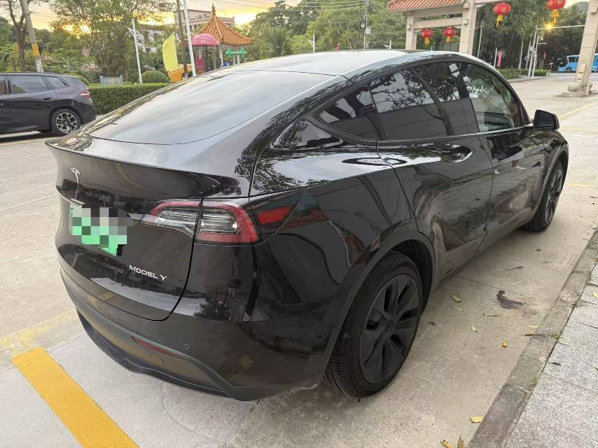 Tesla Model Y 2023 #6 Tesla Model Y 2023 car image #6