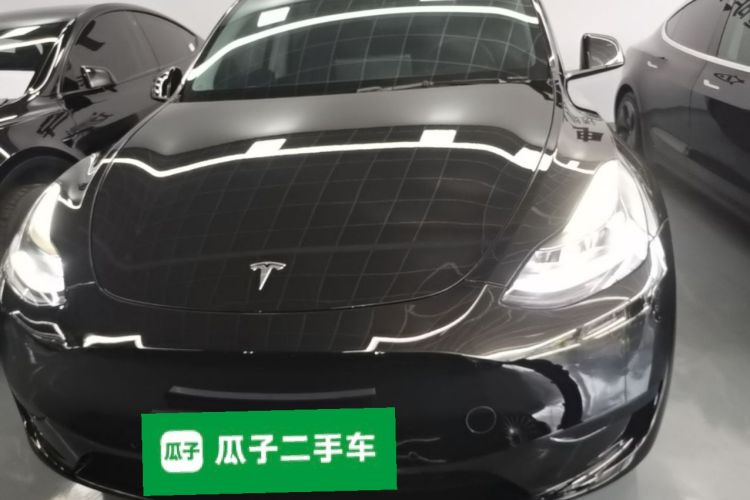 Tesla Model Y 2023 car image #3