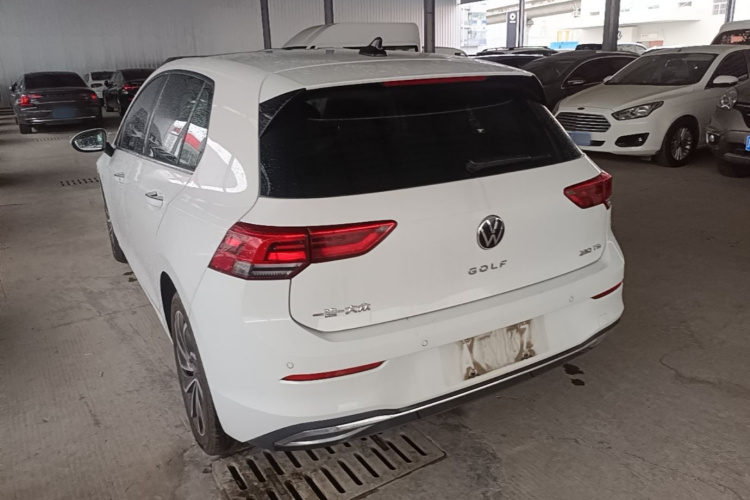 Volkswagen Golf 2024 car image #5