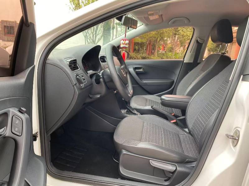 Volkswagen Polo 2016 car image #5