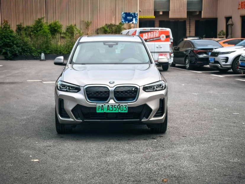 BMW iX3 2021 car image #2