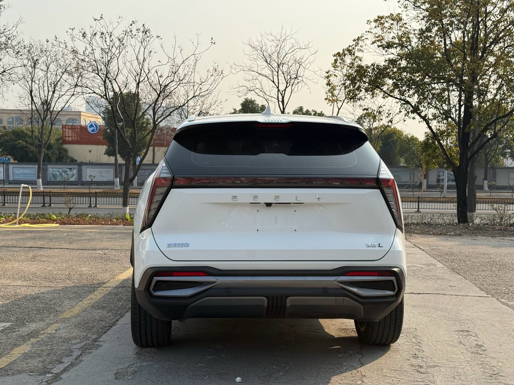 GEELY Boyue L 2023 car image #8