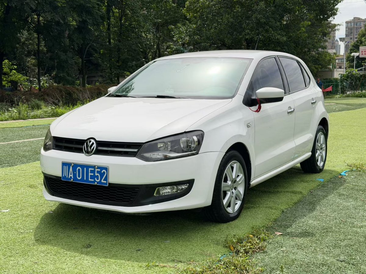 Volkswagen Polo 2013 Volkswagen Polo 2013 car image