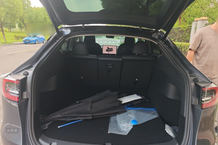 Tesla Model Y 2022 immagine di auto #21