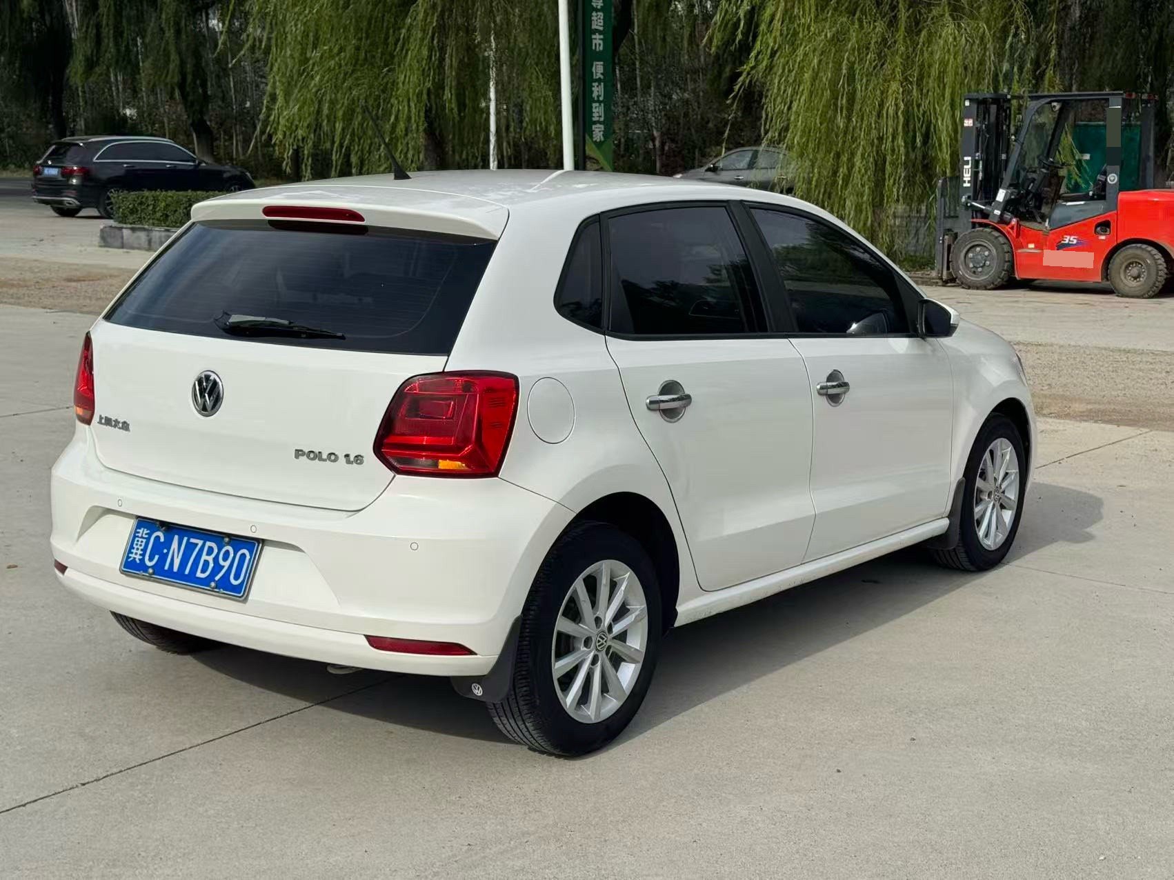 Volkswagen Polo 2015 car image #7