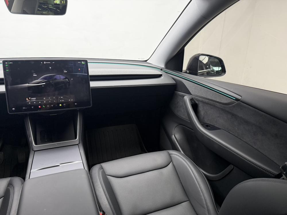 Tesla Model Y 2025 #13 Tesla Model Y 2025 car image #13