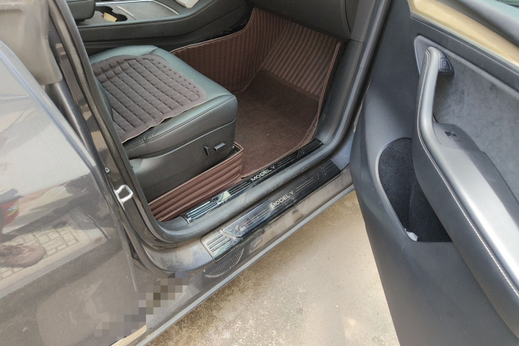 Tesla Model Y 2022 immagine di auto #27