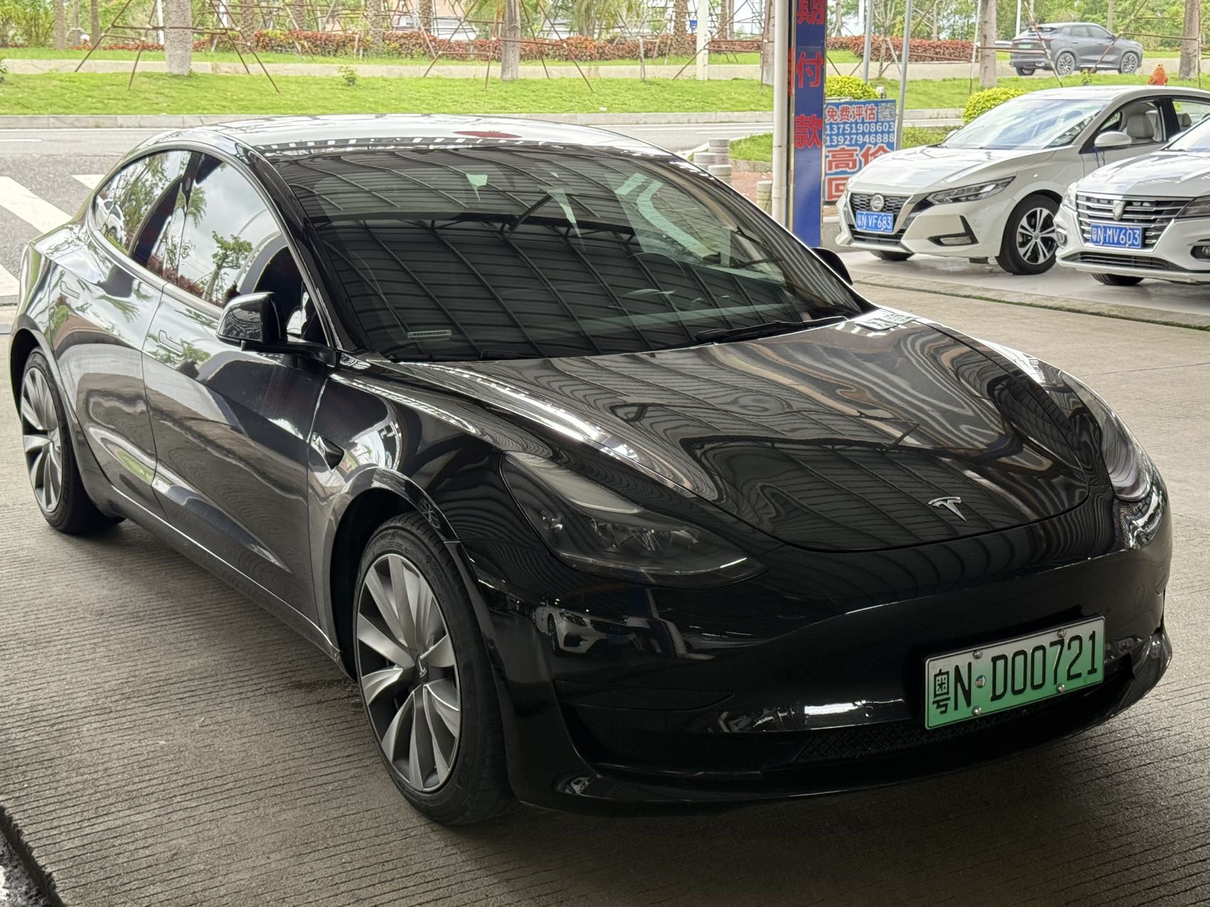 Tesla Model 3 2022 car image #3