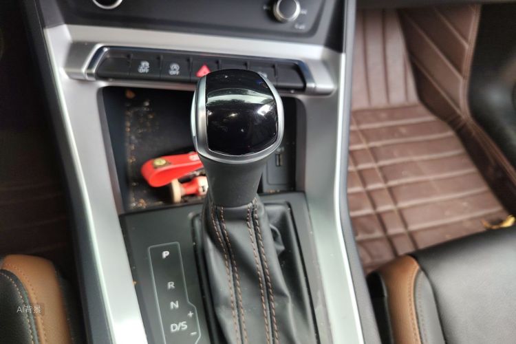Audi Q3 2021 car image #16