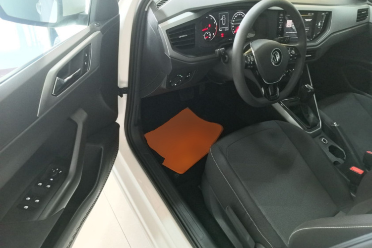 Volkswagen Polo 2021 car image #12