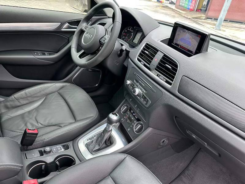 Audi Q3 2018 car image #9