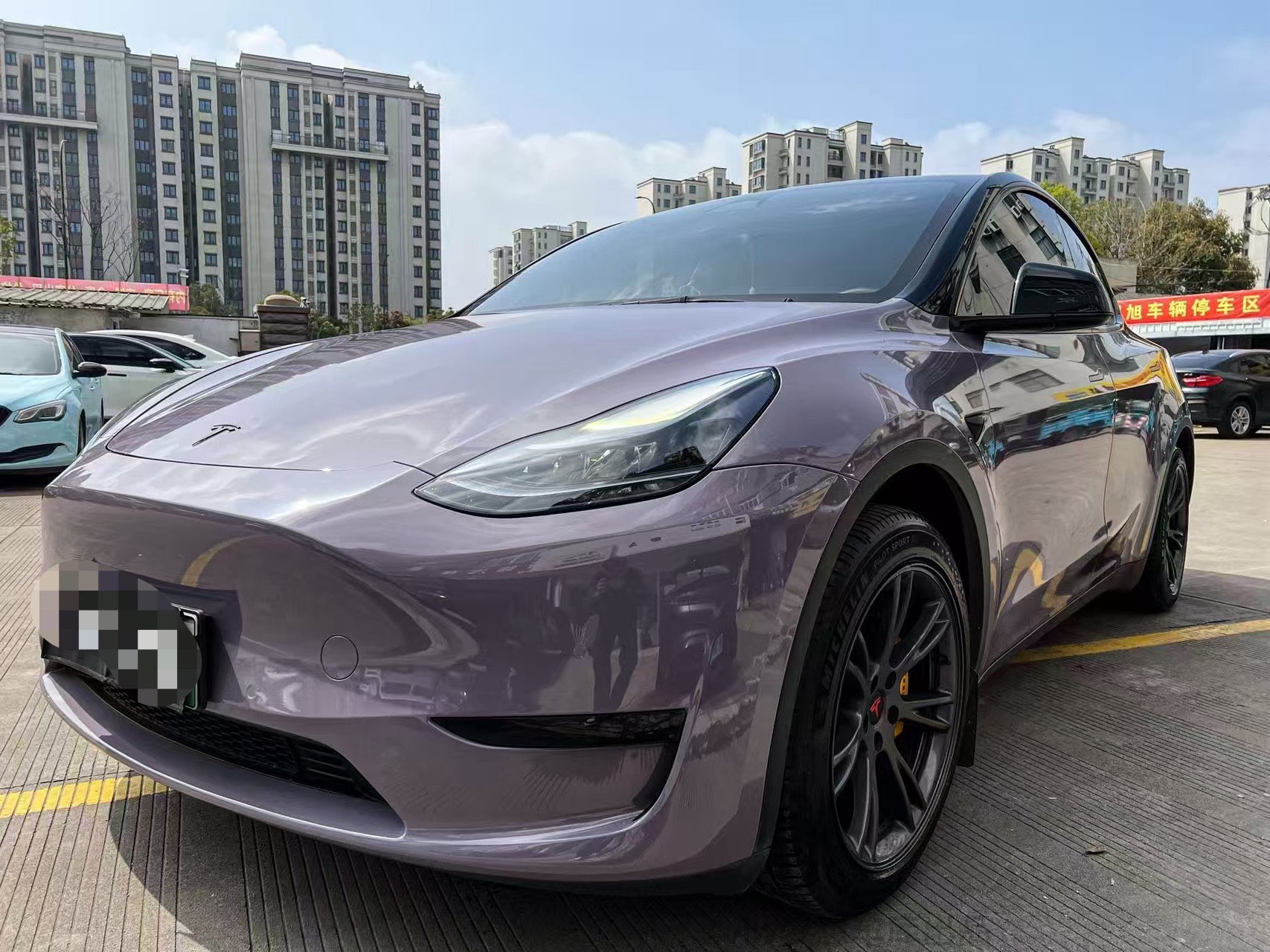 Tesla Model Y 2023 car image #2