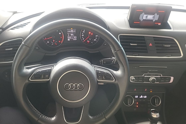 Audi Q3 2019 car image #11