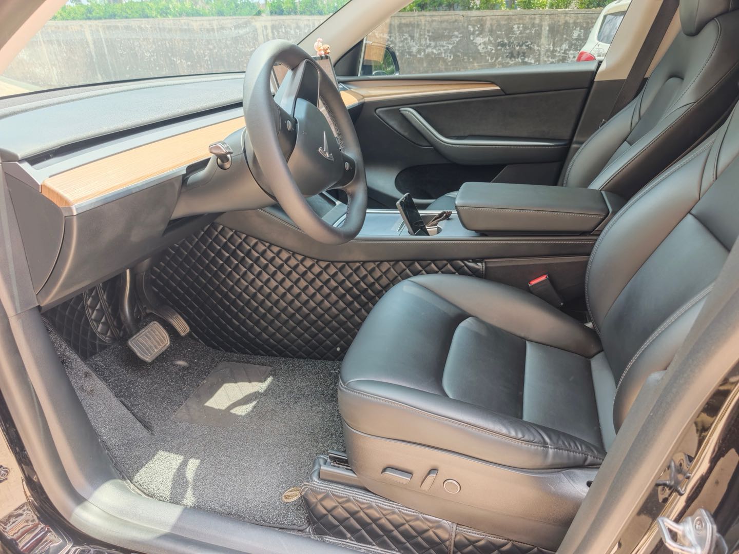 Tesla Model Y 2022 car image #9