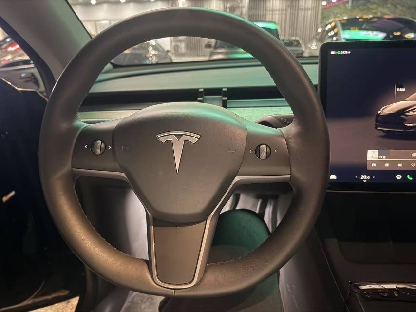 Tesla Model Y 2023 #9 Tesla Model Y 2023 car image #9