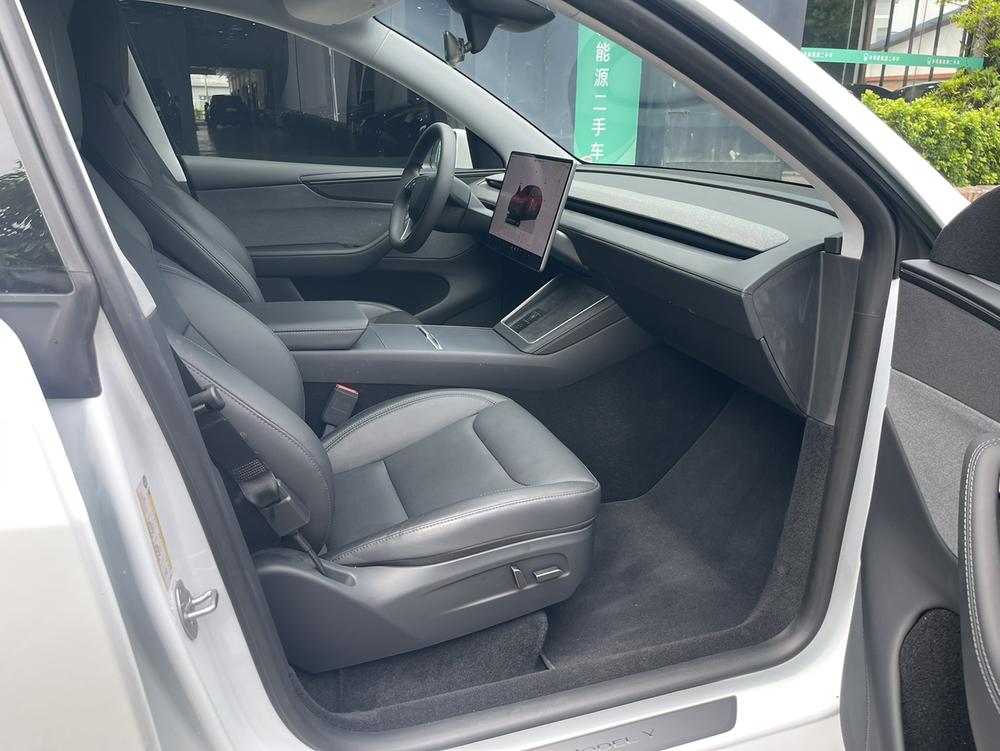 Tesla Model Y 2025 #10 Tesla Model Y 2025 car image #10