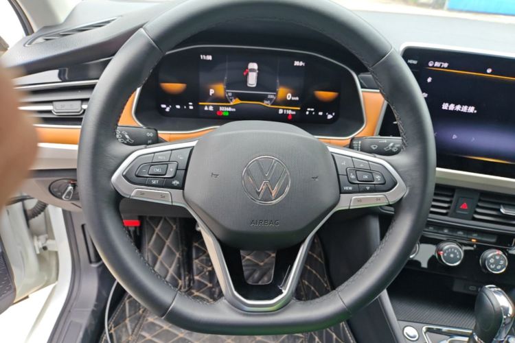 Volkswagen Bora 2023 car image #15